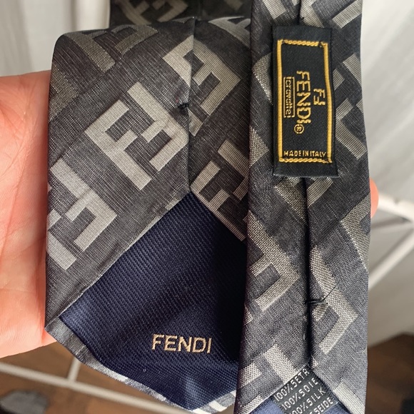 Vintage Fendi tie. 100% silk - Picture 3 of 3
